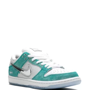 Nike Dunk April